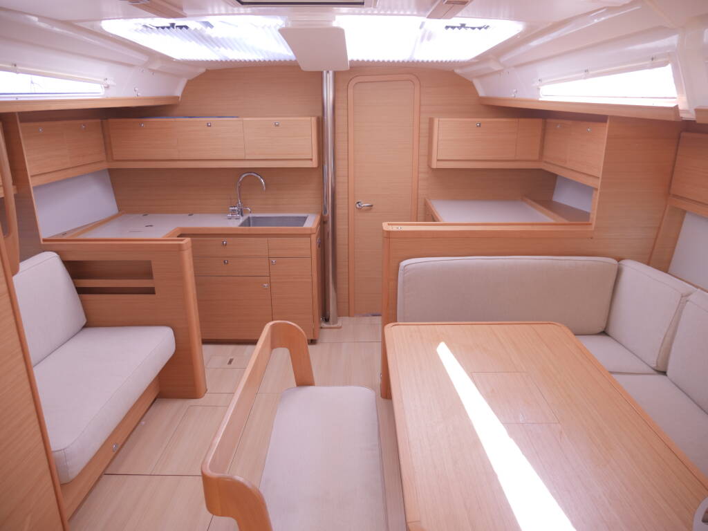 Sailing yacht Dufour 430 Bloody Mary