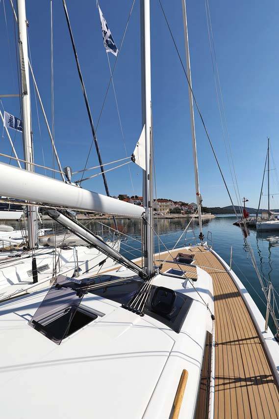 Sailing yacht Dufour 430 Marista