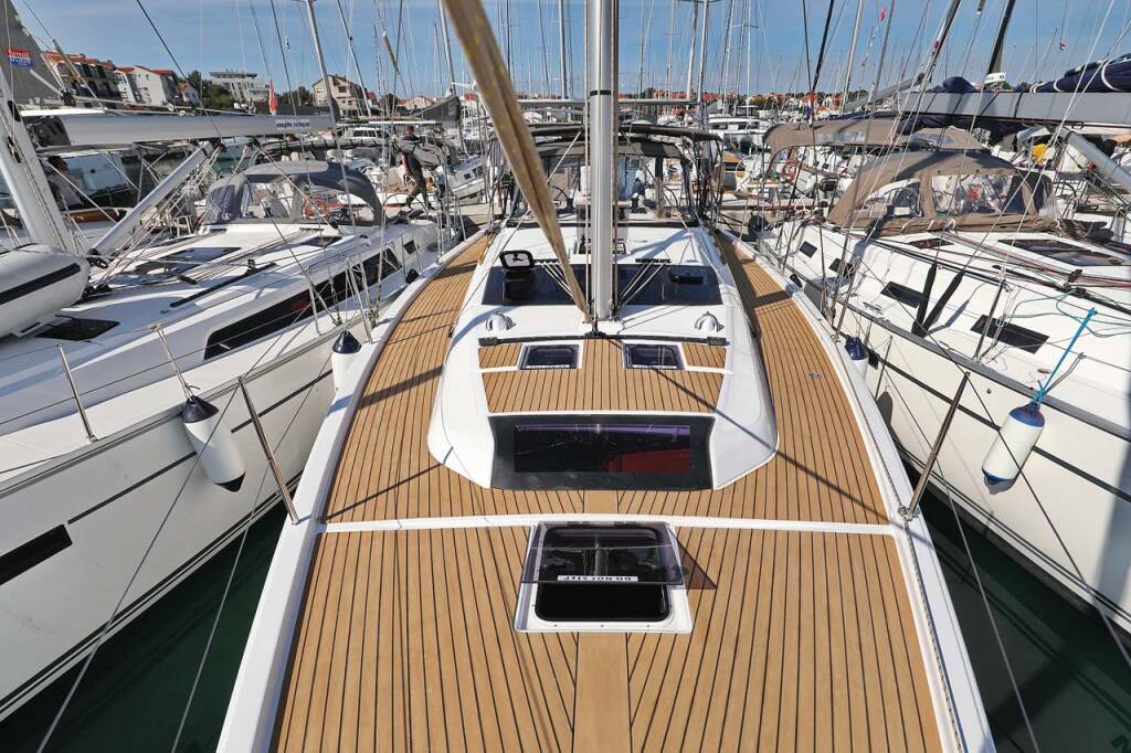 Sailing yacht Dufour 430 Marista
