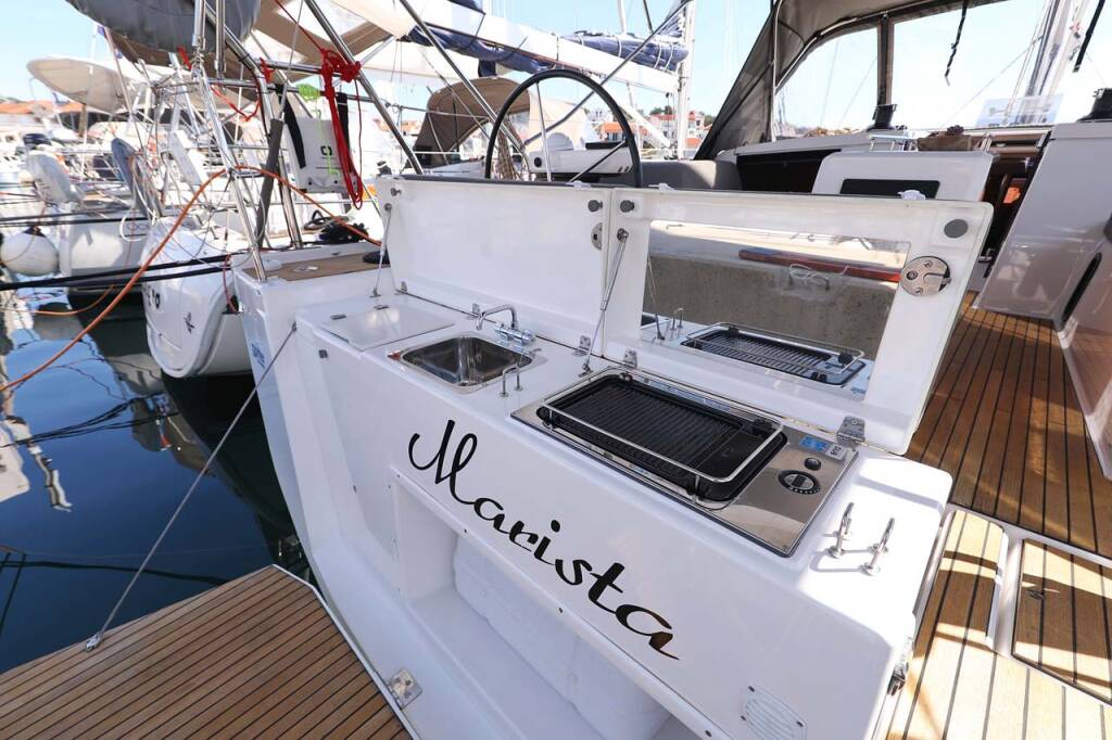 Sailing yacht Dufour 430 Marista