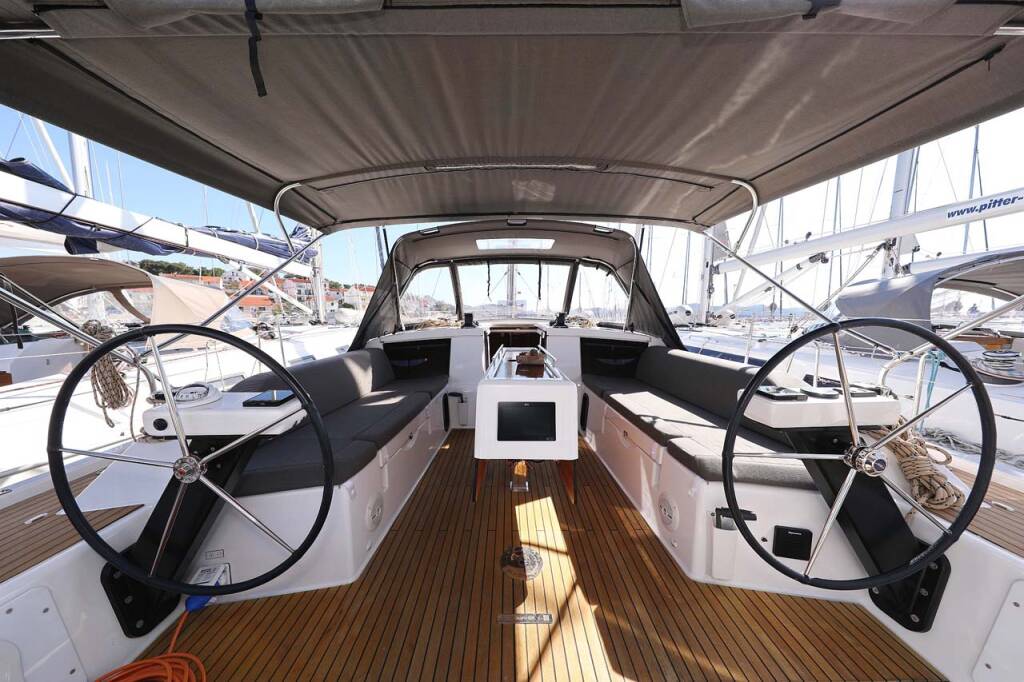 Sailing yacht Dufour 430 Marista