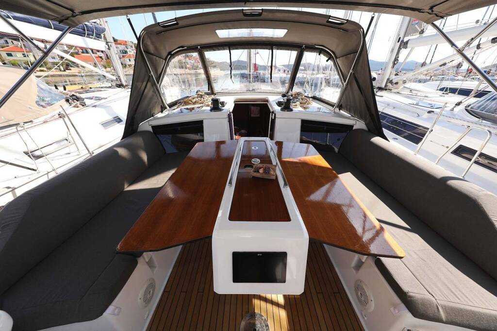 Sailing yacht Dufour 430 Marista