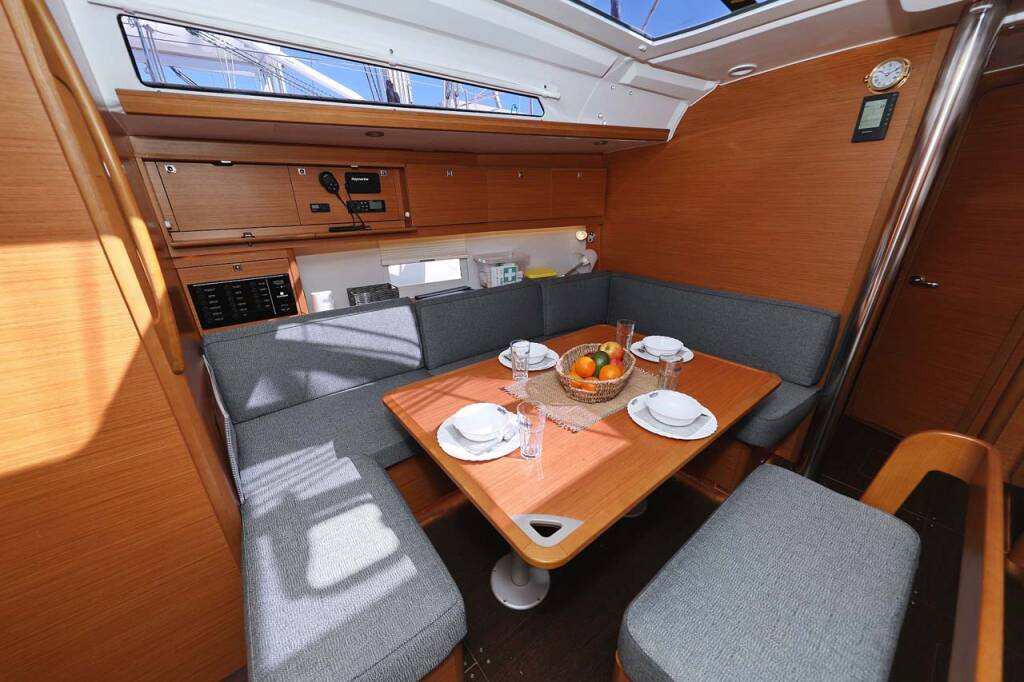 Sailing yacht Dufour 430 Marista