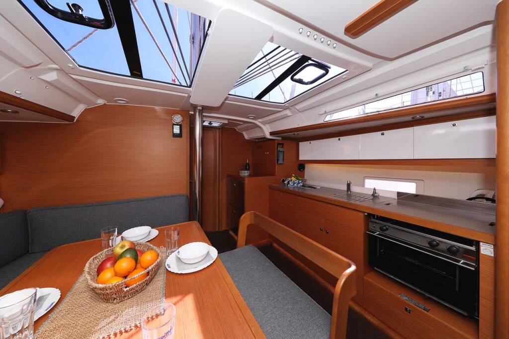 Sailing yacht Dufour 430 Marista