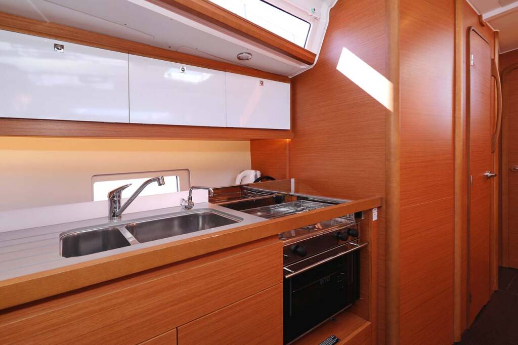 Sailing yacht Dufour 430 Marista