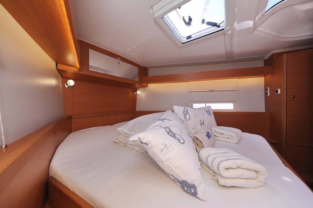 Sailing yacht Dufour 430 Marista