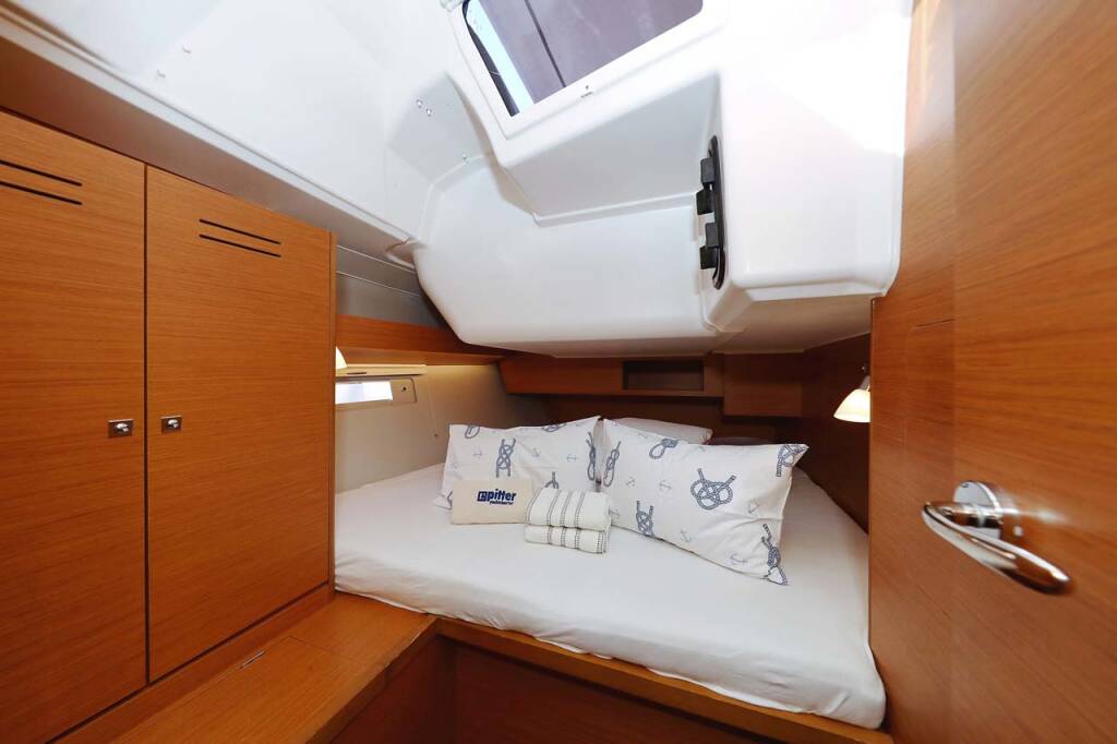 Sailing yacht Dufour 430 Marista
