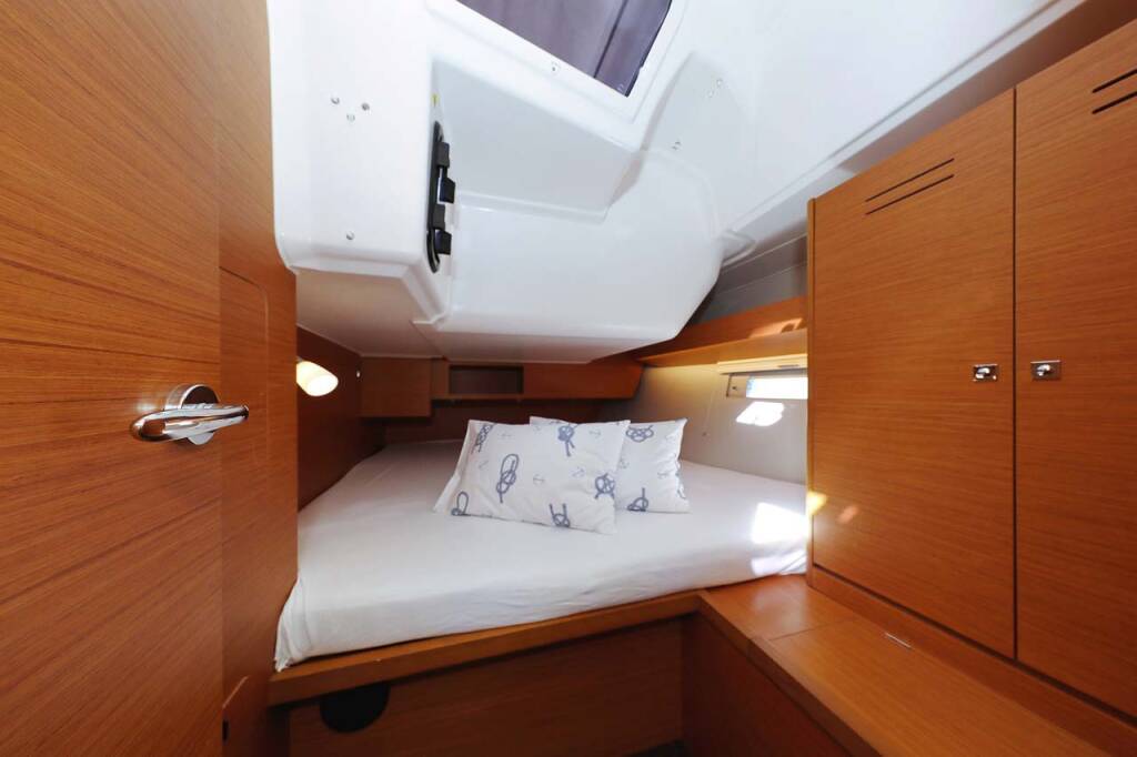 Sailing yacht Dufour 430 Marista