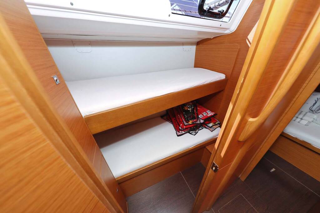 Sailing yacht Dufour 430 Marista