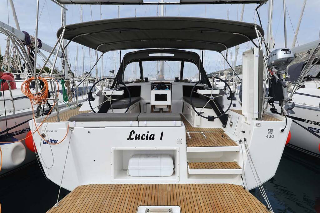 Segelyachten Dufour 430 Lucia 1