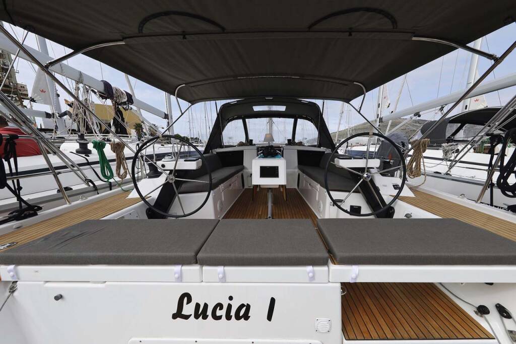 Segelyachten Dufour 430 Lucia 1