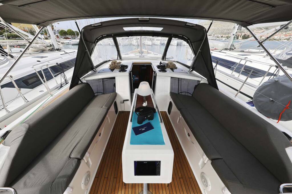 Segelyachten Dufour 430 Lucia 1