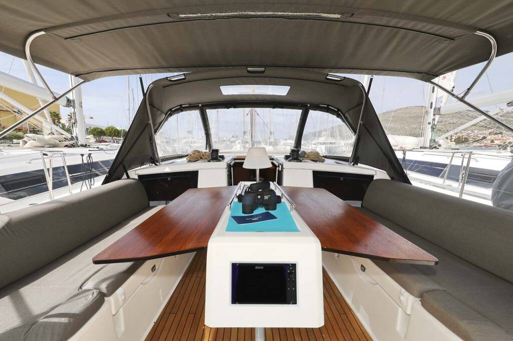 Segelyachten Dufour 430 Lucia 1