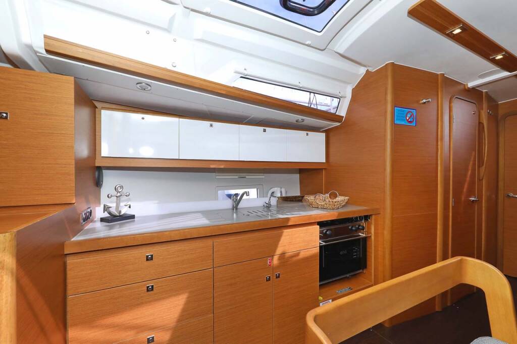Segelyachten Dufour 430 Lucia 1