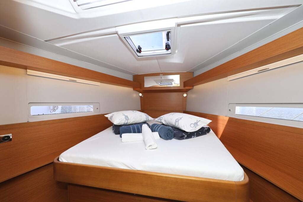 Segelyachten Dufour 430 Lucia 1
