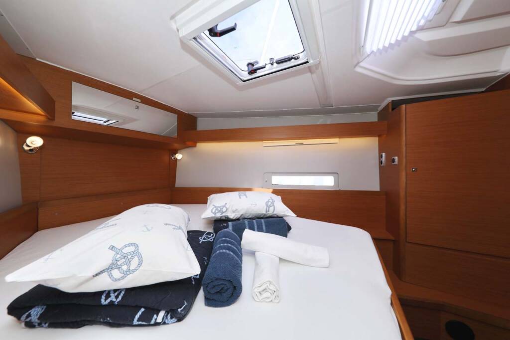 Segelyachten Dufour 430 Lucia 1