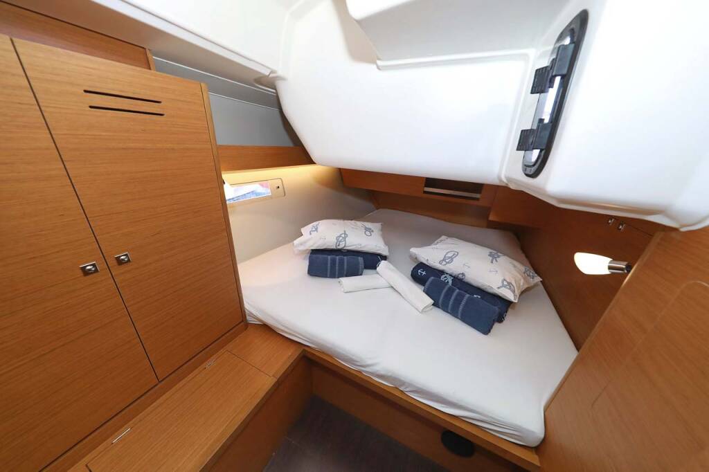 Segelyachten Dufour 430 Lucia 1