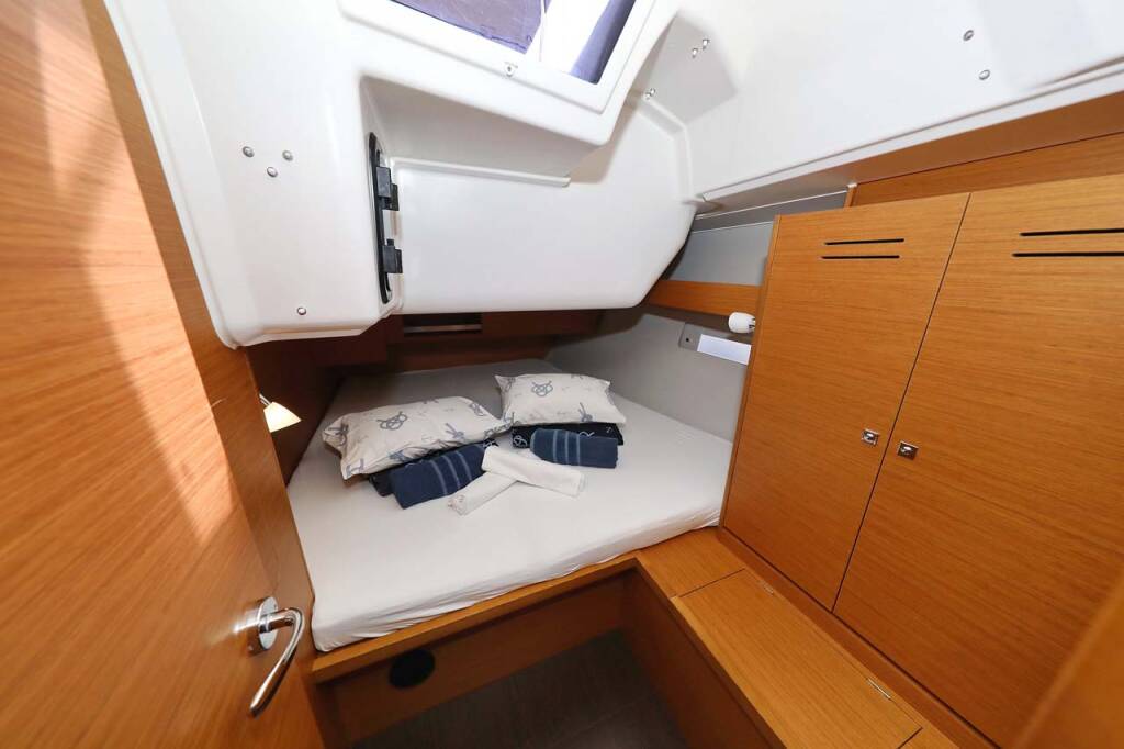 Segelyachten Dufour 430 Lucia 1