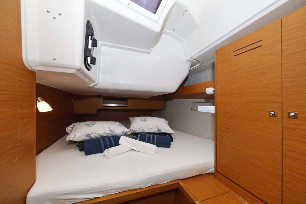 Segelyachten Dufour 430 Lucia 1