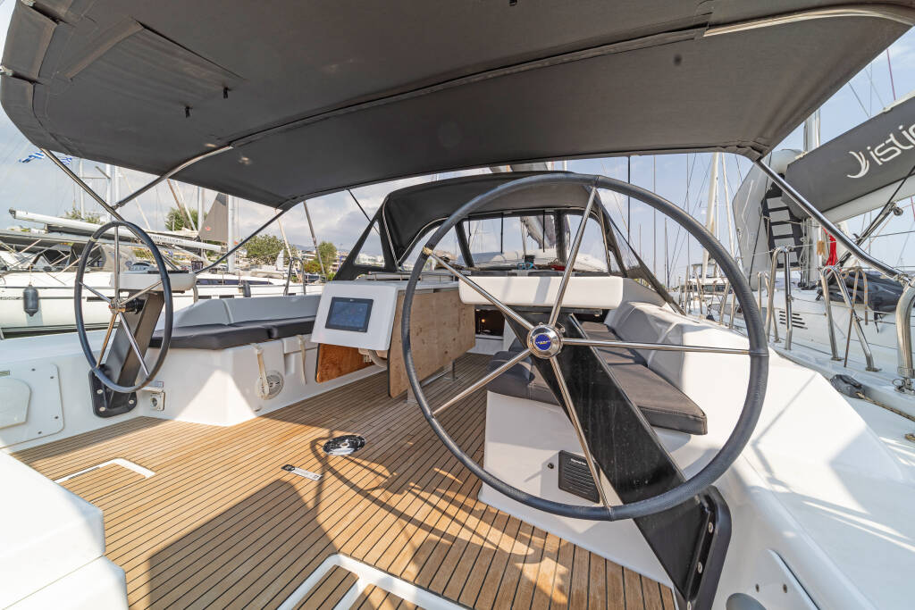 Segelyachten Dufour 430 Hierax
