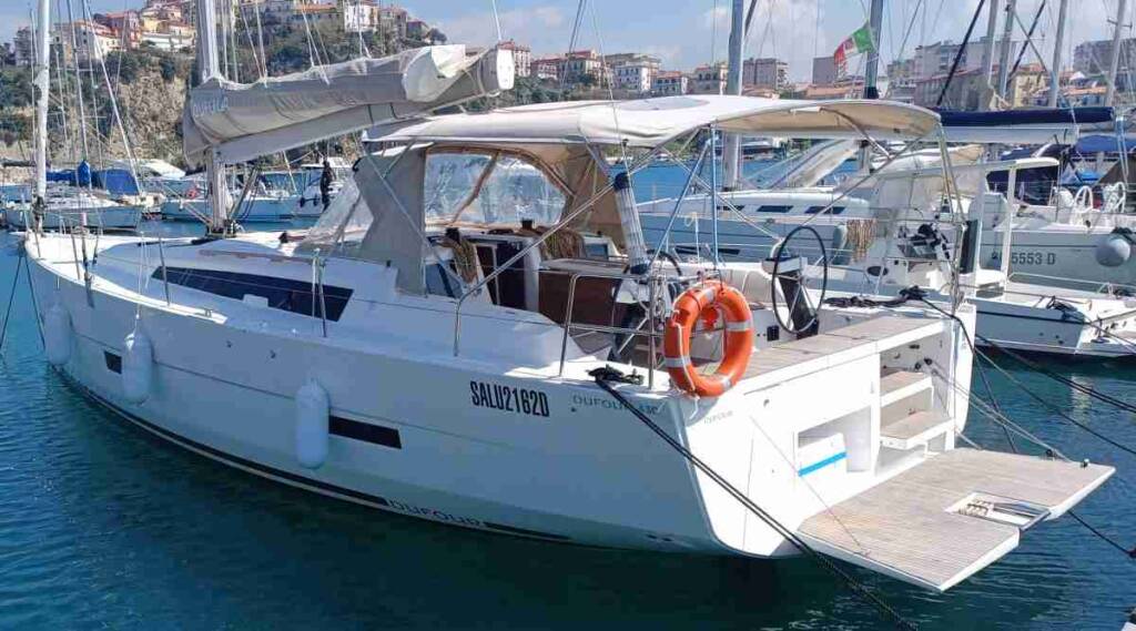 Sailing yacht Dufour 430 PRESTIGE