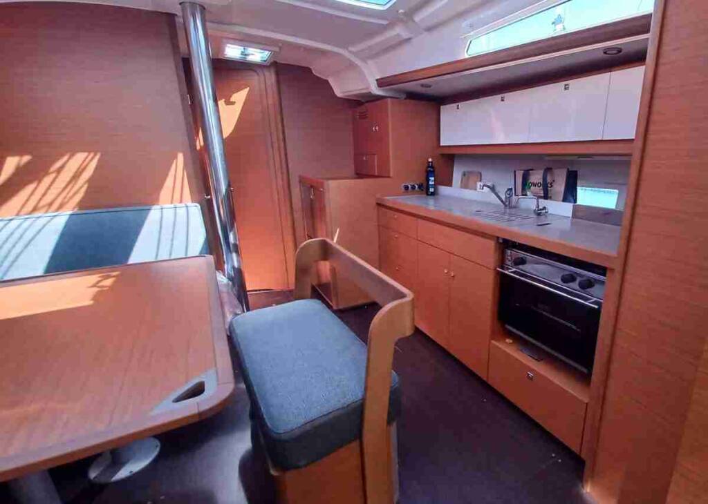 Sailing yacht Dufour 430 PRESTIGE