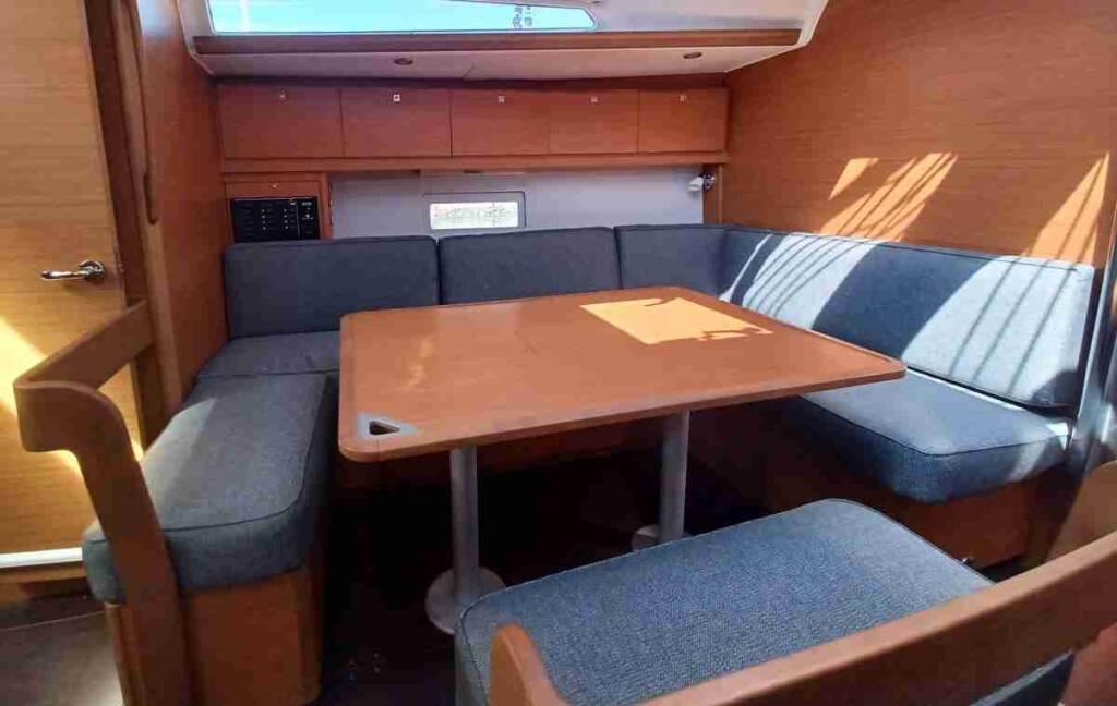 Sailing yacht Dufour 430 PRESTIGE