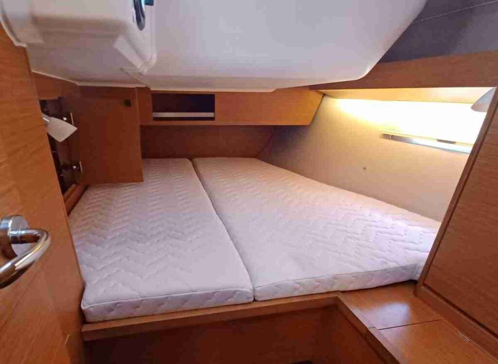 Sailing yacht Dufour 430 PRESTIGE