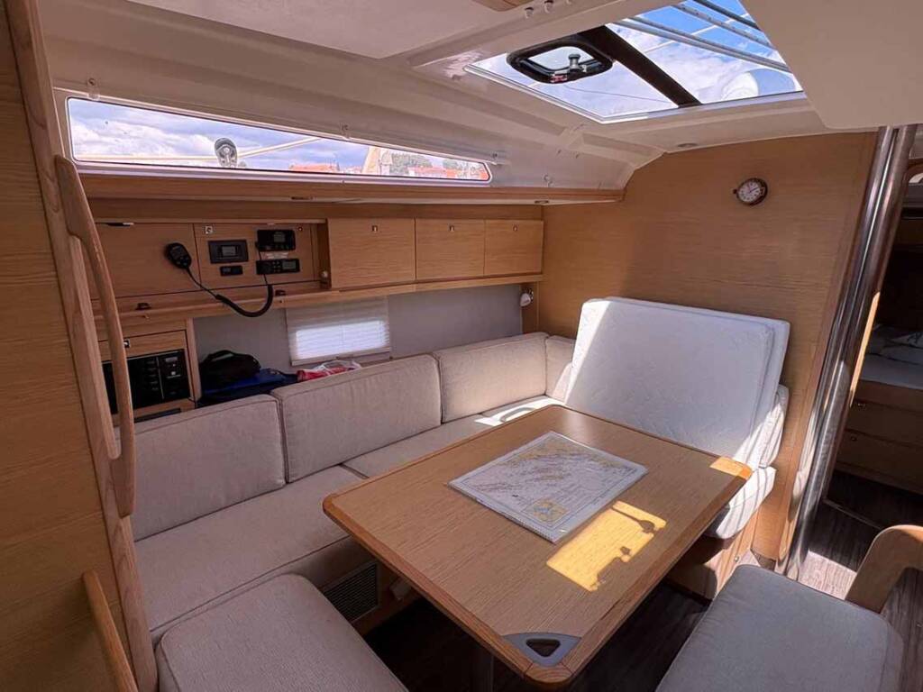 Segelyachten Dufour 430 Ansomo