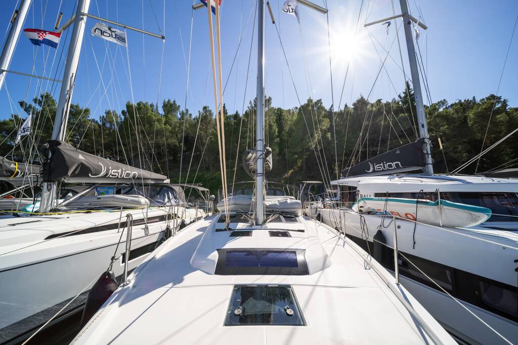 Sailing yacht Dufour 430 First Love