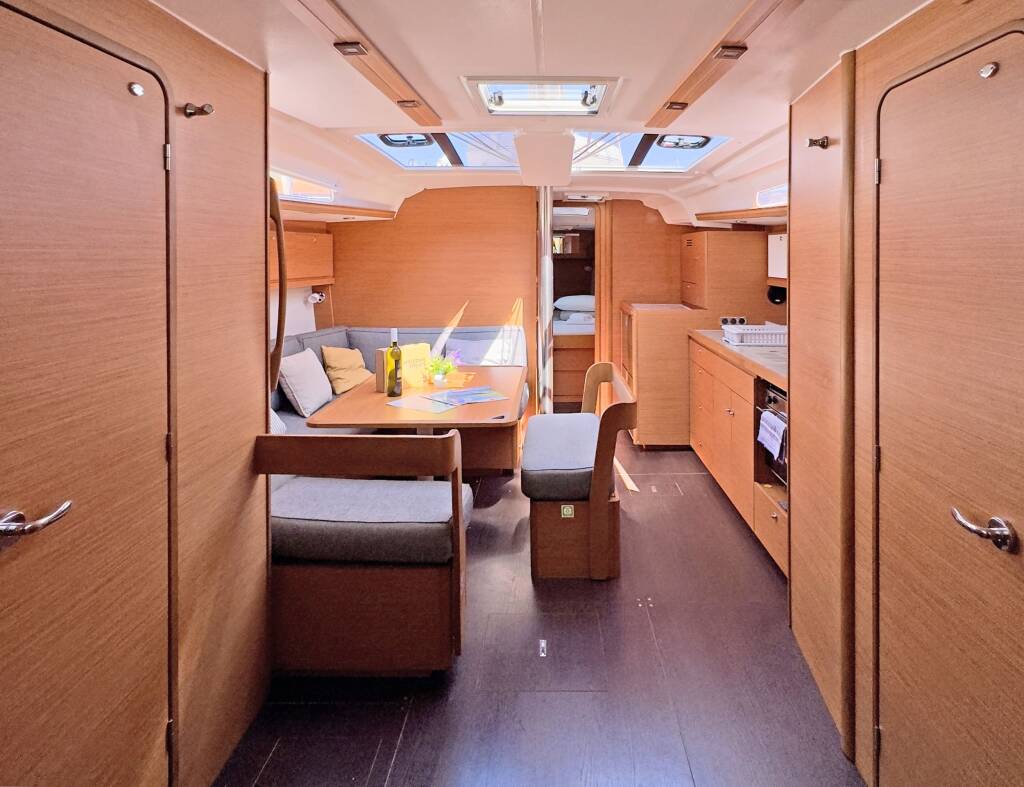 Sailing yacht Dufour 430 First Love