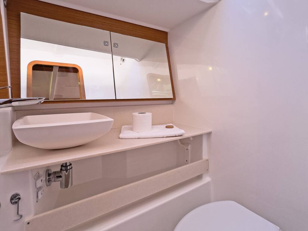 Sailing yacht Dufour 430 First Love