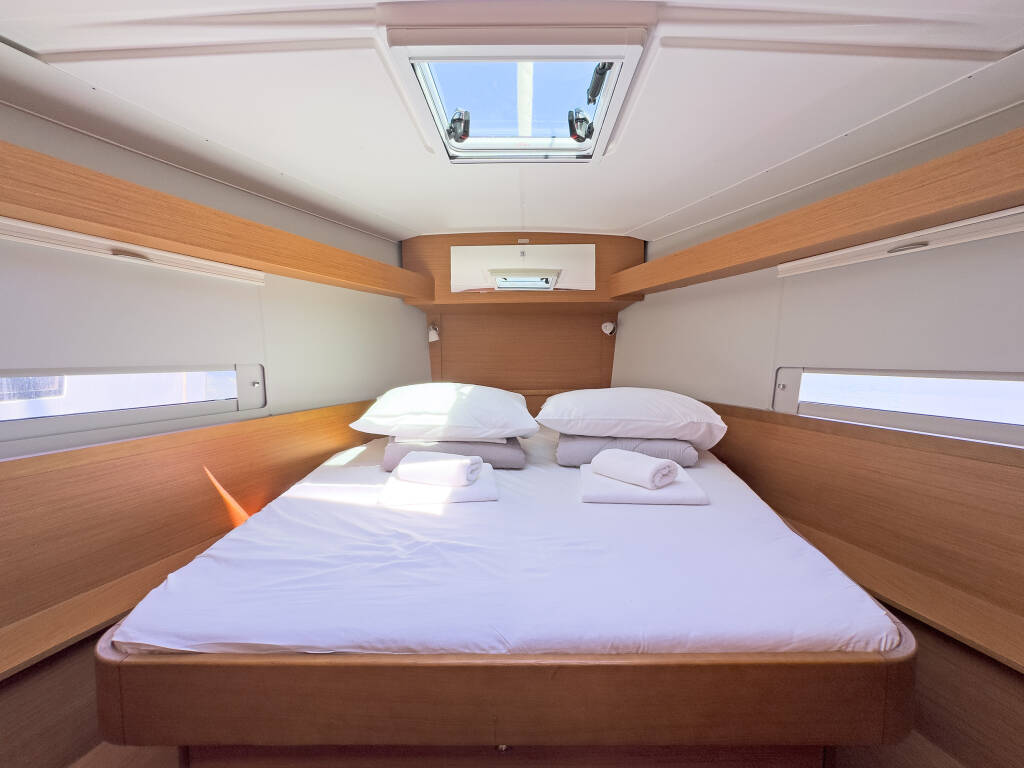 Sailing yacht Dufour 430 First Love