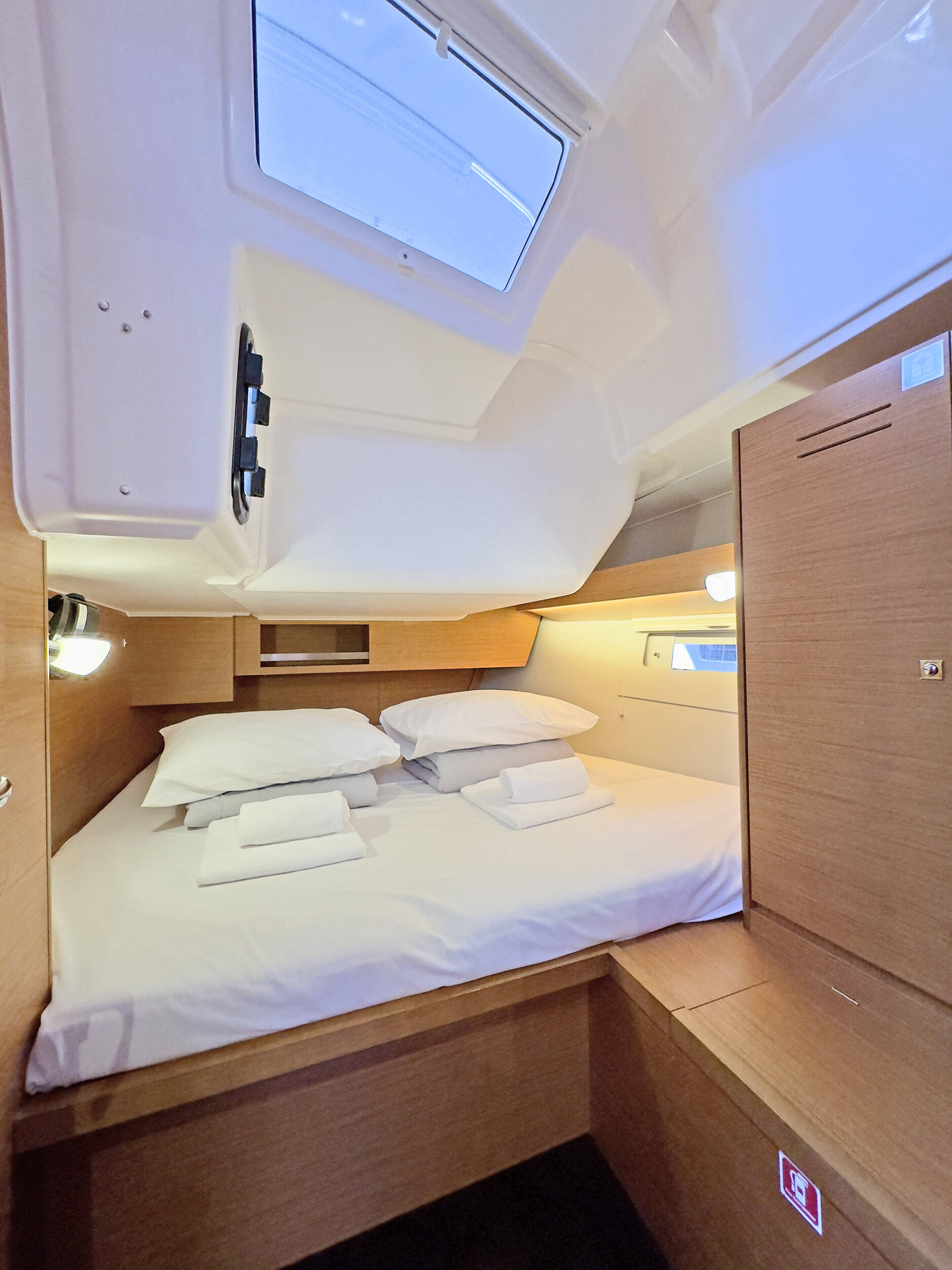 Sailing yacht Dufour 430 First Love