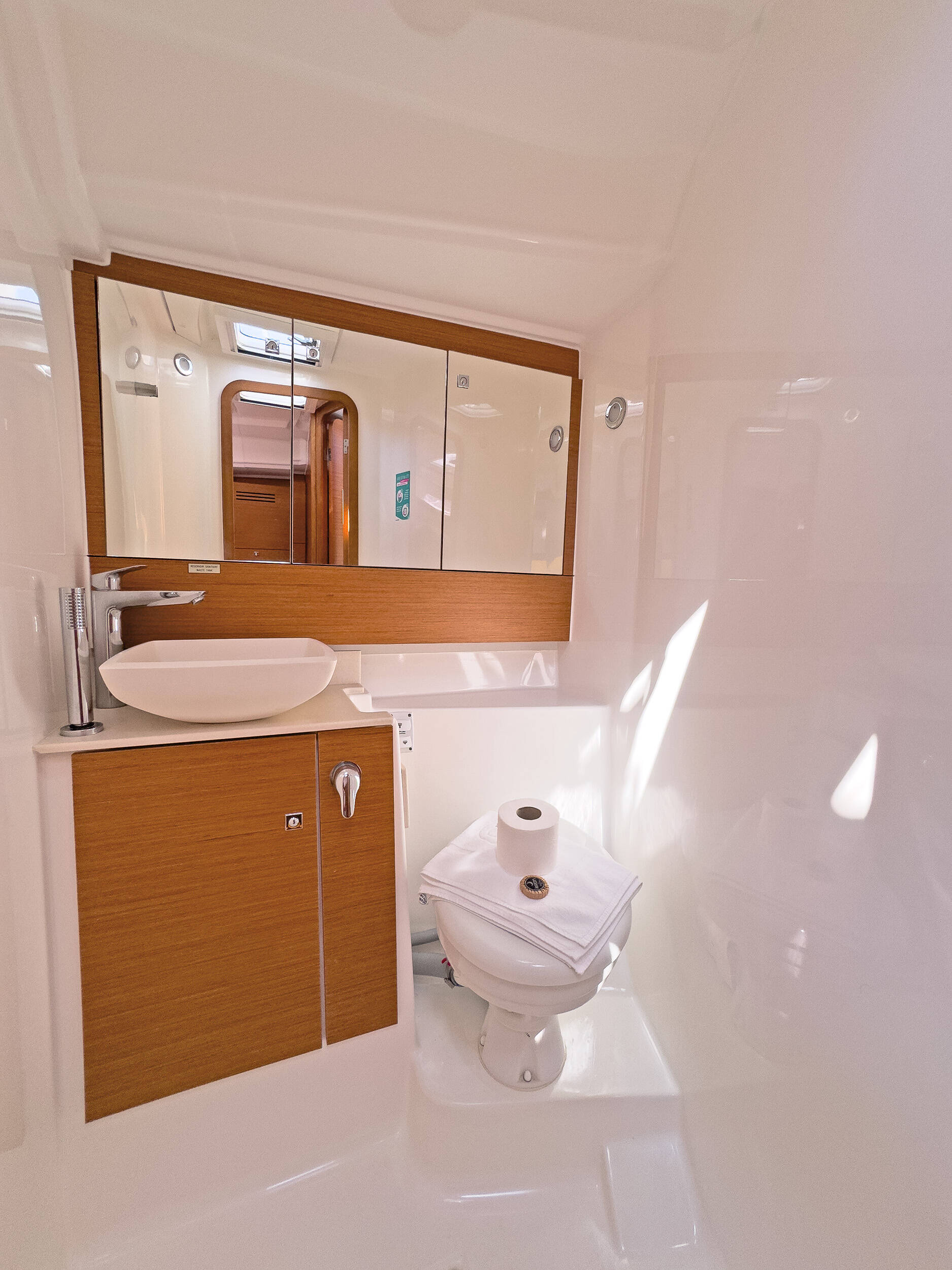 Sailing yacht Dufour 430 First Love