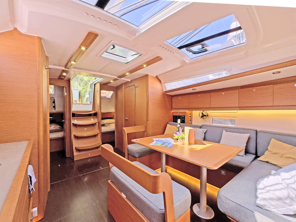 Sailing yacht Dufour 430 First Love
