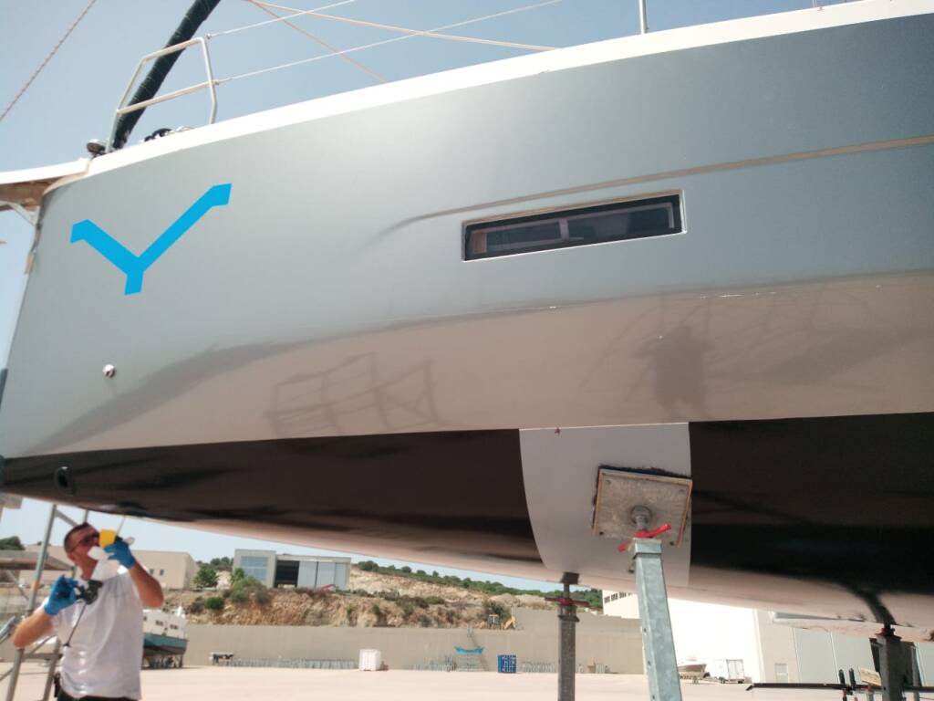 Sailing yacht Dufour 430 Billywig