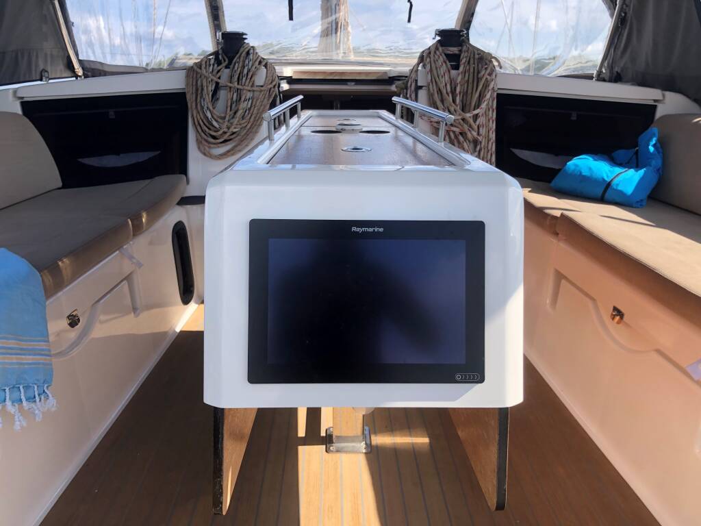 Sailing yacht Dufour 430 Billywig