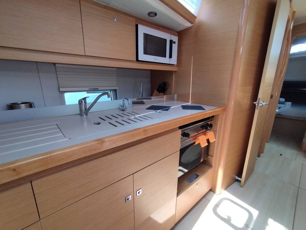 Sailing yacht Dufour 430 Billywig