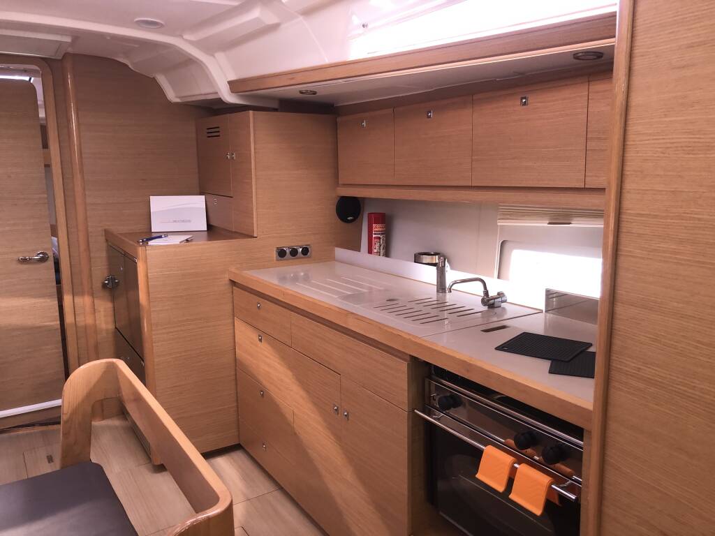 Sailing yacht Dufour 430 Billywig