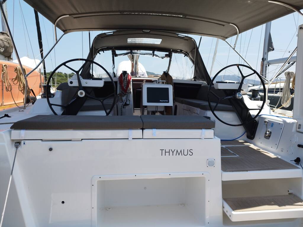 Sailing yacht Dufour 430 Thymus