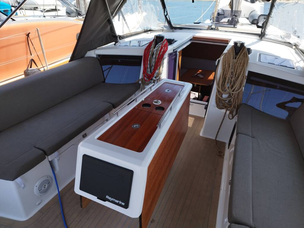 Sailing yacht Dufour 430 Thymus