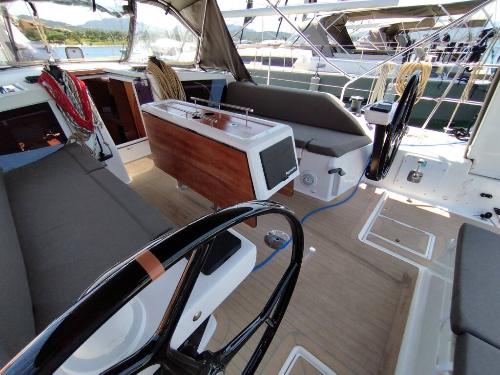 Sailing yacht Dufour 430 Thymus