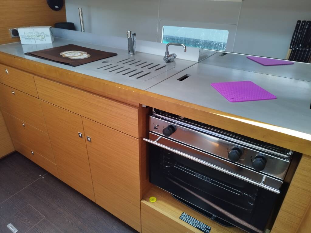 Sailing yacht Dufour 430 Thymus
