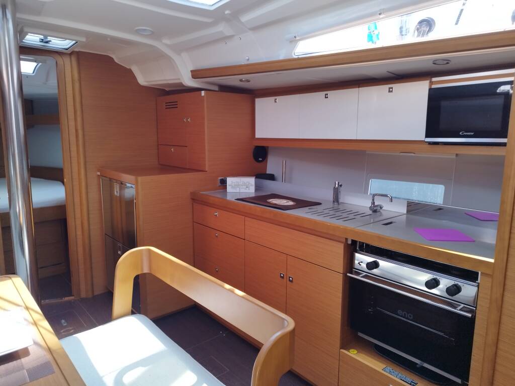 Sailing yacht Dufour 430 Thymus