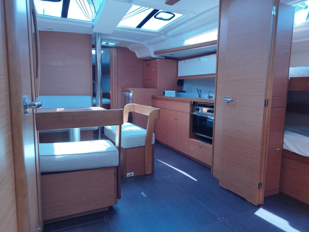 Sailing yacht Dufour 430 Thymus