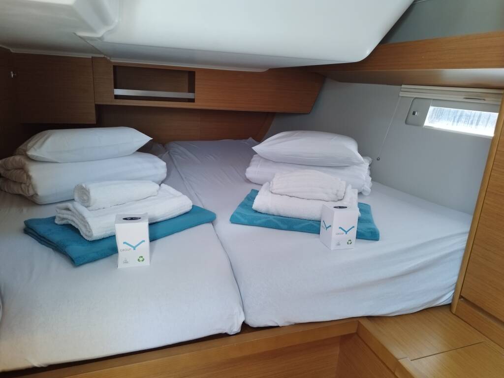 Sailing yacht Dufour 430 Thymus