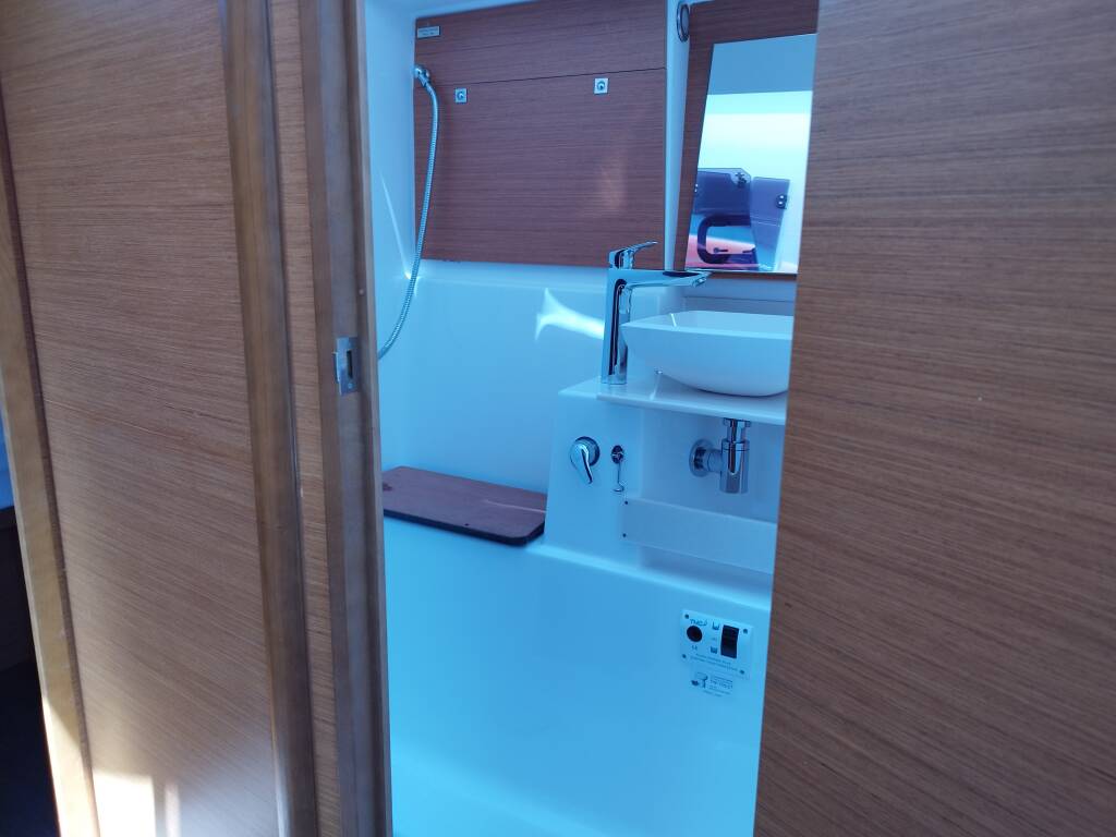 Sailing yacht Dufour 430 Thymus
