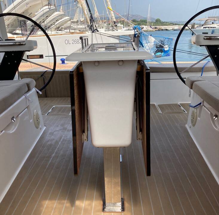 Sailing yacht Dufour 430 Hermione