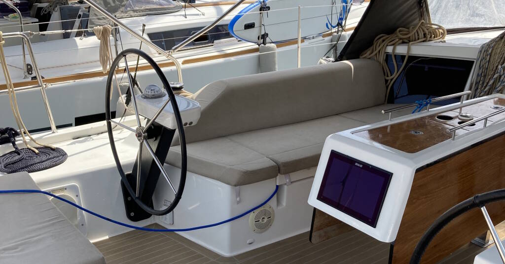 Sailing yacht Dufour 430 Hermione